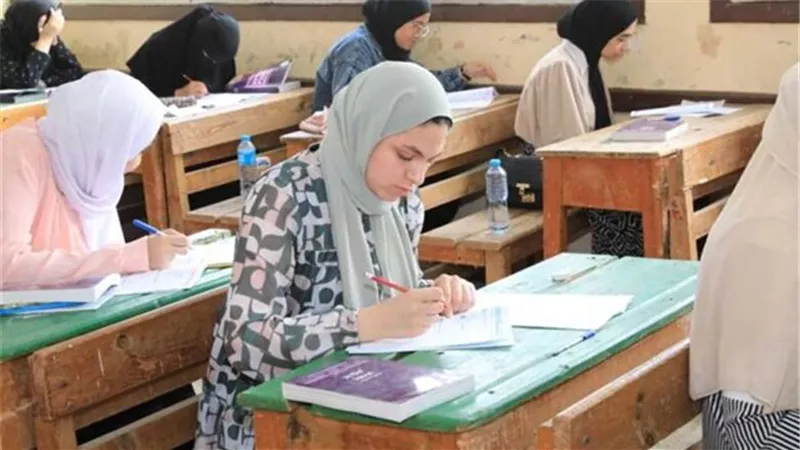 من سرب امتحاني الإنجليزي والعربي بسوهاج؟.. النيابة الإدارية تحقق 