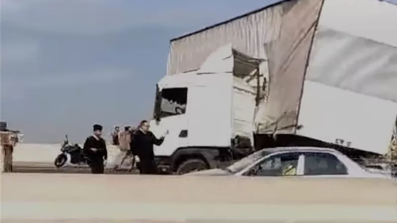 بعد حادث حلوان .. انقلاب مقطورة جديدة أعلى الطريق الأوسطي (صور) 