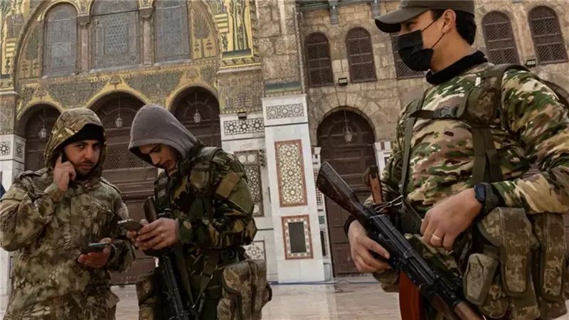 بالأسماء| مقاتلون أجانب في الجيش السوري.. ماذا يعني؟