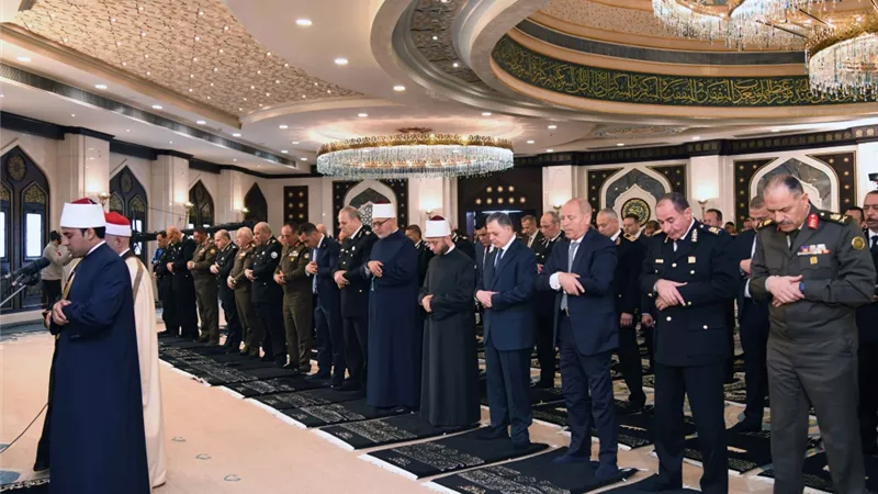 وزيرا الداخلية والأوقاف وقادة الشرطة والجيش يؤدون الجمعة احتفالًا بعيد الشرطة
