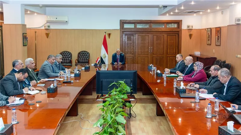 وزير الري يعلن خطة لزيادة تحصيل المستحقات وتعزيز العمل بالدماء الجديدة