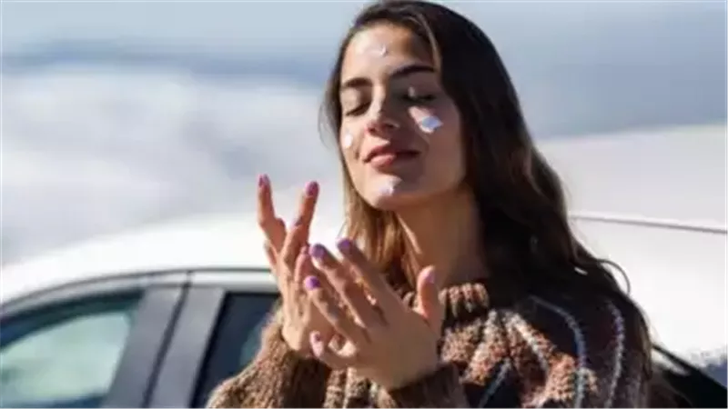 الجلسرين وحمض الهيالورونيك لبشرة رطبة ولامعة في موسم الشتاء 