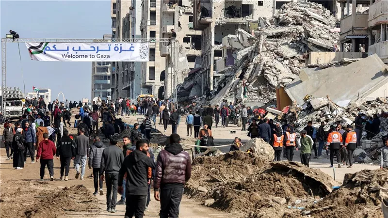 بالتكبير والزغاريد.. آلاف النازحين يبدأون العودة إلى شمال غزة 