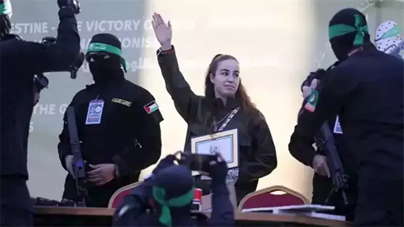 حماس تسلم المجندة الإسرائيلية آجام بيرجر للصليب الأحمر