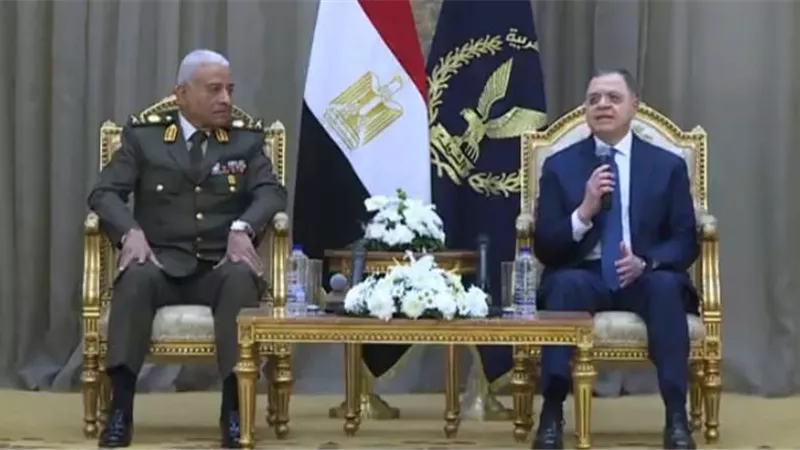 اللواء محمود توفيق يستقبل وزير الدفاع ورئيس الأركان 