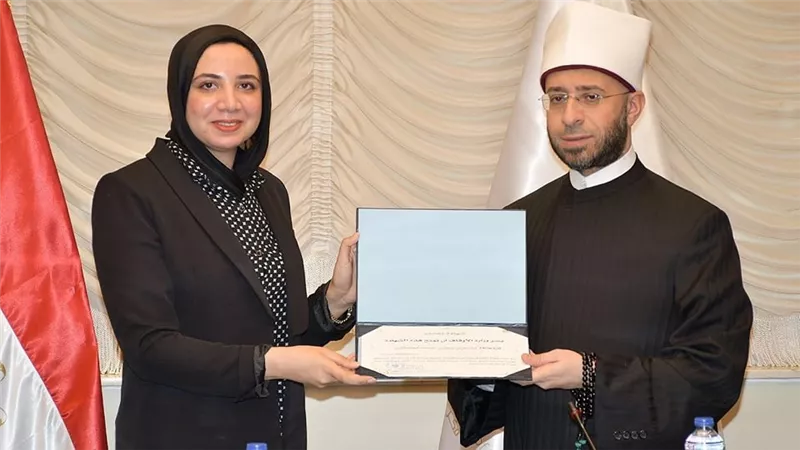  ناسا أطلقت اسمها على كويكب.. وزير الأوقاف يكرم الباحثة ياسمين مصطفى