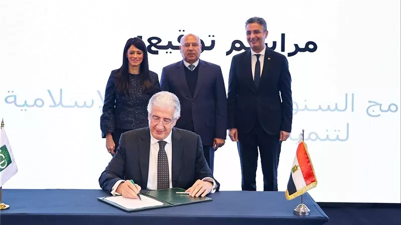 مصر توقع اتفاقيتين مع البنك الإسلامي للتنمية بقيمة 1.6 مليار دولار لتمويل التجارة 