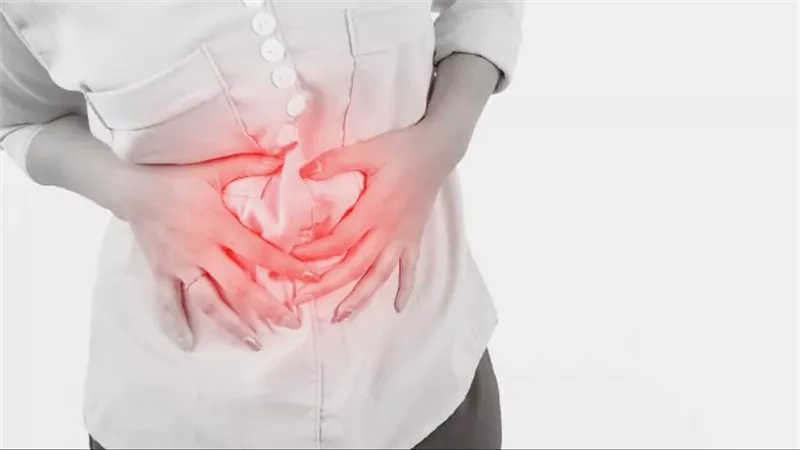 كيف تتجنب الانتفاخ بعد الأكل؟.. نصائح تدعم صحة الجهاز الهضمي