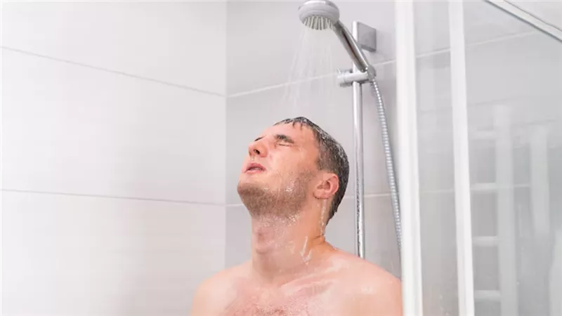 لماذا يجب عليك الاستحمام بالماء البارد في صباح الشتاء ؟