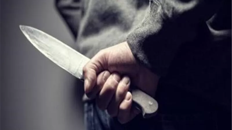 غدر الأصدقاء.. شاب ينهي حياة صديقه بسبب 