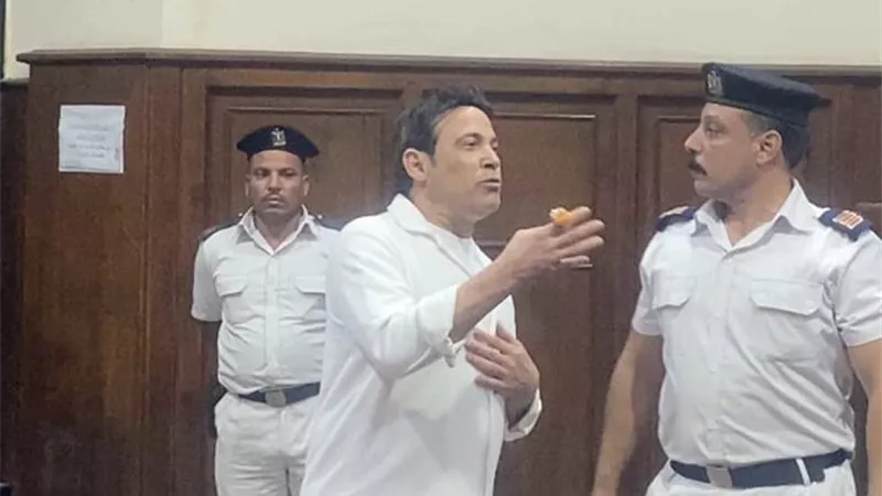 بعد 6 أشهر خلف القضبان.. سعد الصغير ينهي إجراءات خروجه من السجن