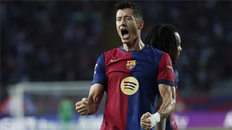 برشلونة يستعيد صدارة الليجا بفوز صعب على رايو فاييكانو