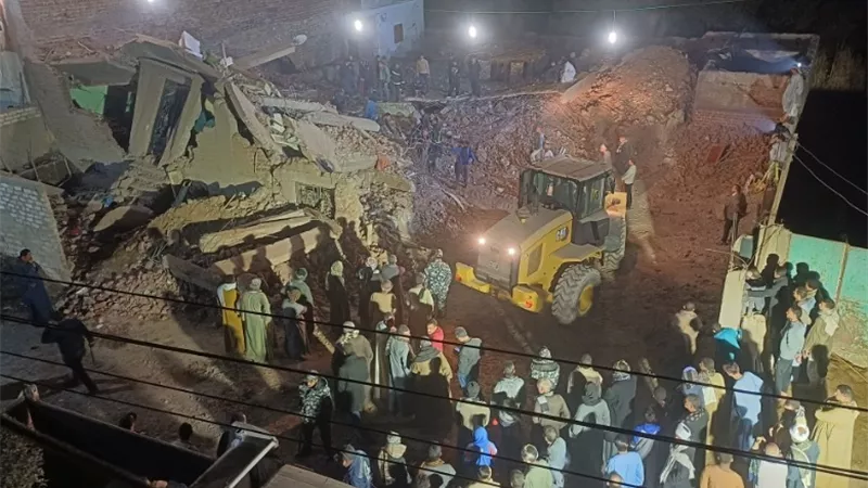 بعد مصرع طفلين.. النيابة تحقق في انهيار عقار بأسيوط