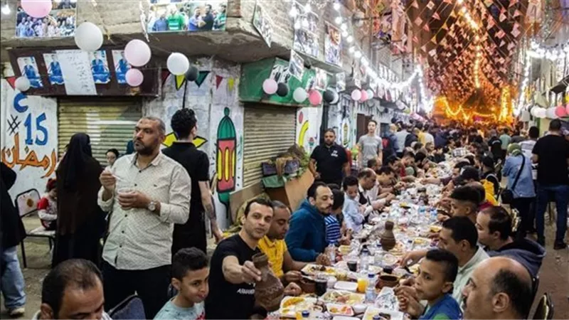 القاهرة تضع ضوابط لموائد الرحمن واستعدادات مكثفة لاستقبال رمضان