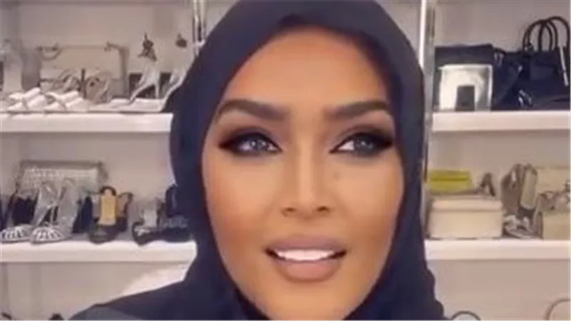 بشكل مفاجئ.. تفاصيل ارتداء المطربة السعودية وعد الحجاب 