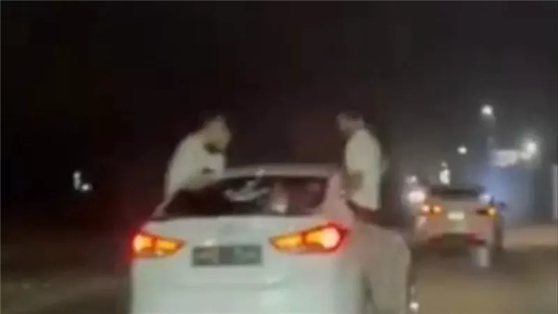 شاب يرتكب كارثة بسيارة والدته في العبور.. ما القصة؟
