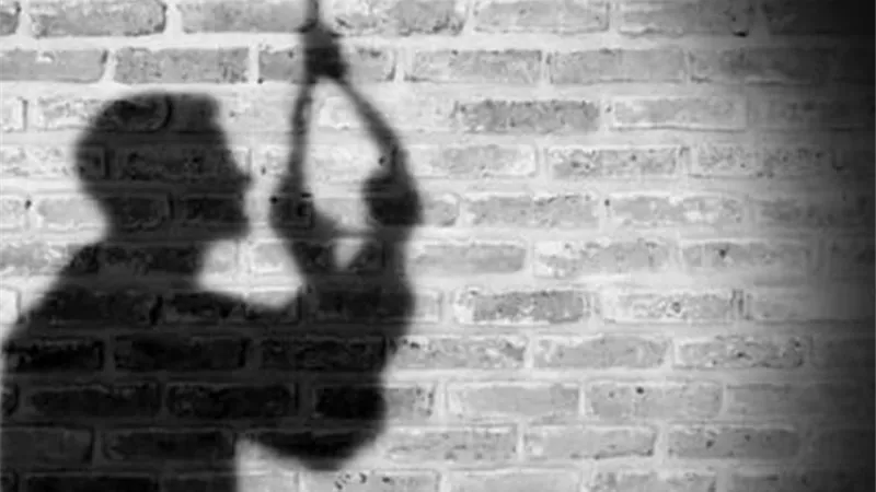 تحقيقات النيابة تكشف تفاصيل انتحار 