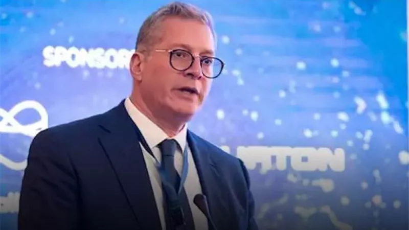 وزير البترول يبحث مع رئيس 