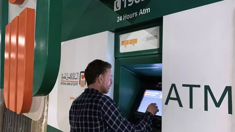 إزاي تسحب فلوس من فودافون كاش عبر الـATM والعمولات والبنوك الداعمة؟