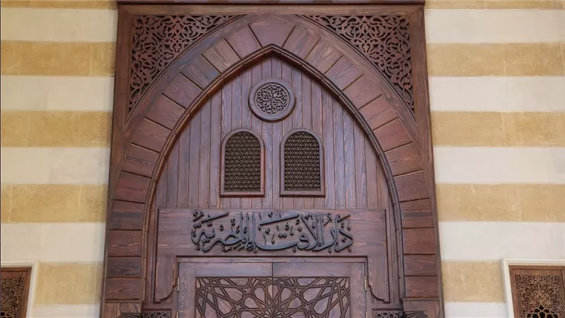أمين الفتوى: الزوج لا يملك حق منع زوجته من الإنفاق من مالها الخاص 
