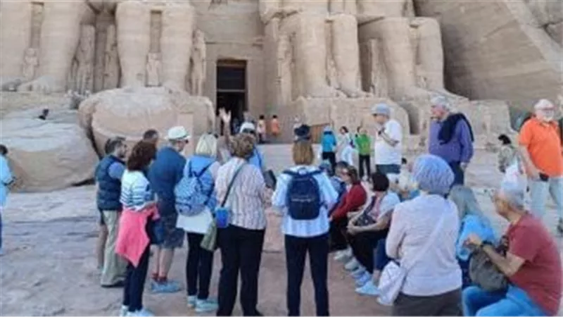 غدًا.. آلاف السياح يتوافدون على أبو سمبل لمشاهدة تعامد الشمس