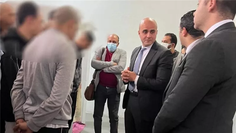 صور| النيابة العامة تواصل متابعة أوضاع النزلاء في مراكز الشرطة 