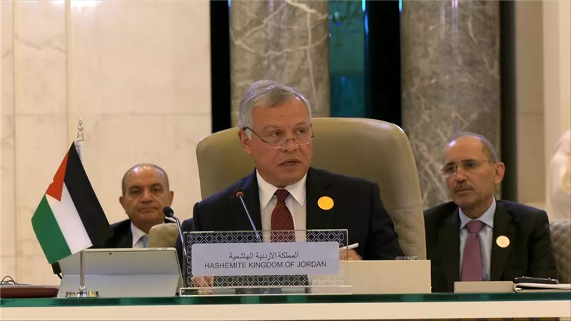 ملك الأردن يدعو لتكثيف التنسيق العربي لحماية حقوق الفلسطينيين