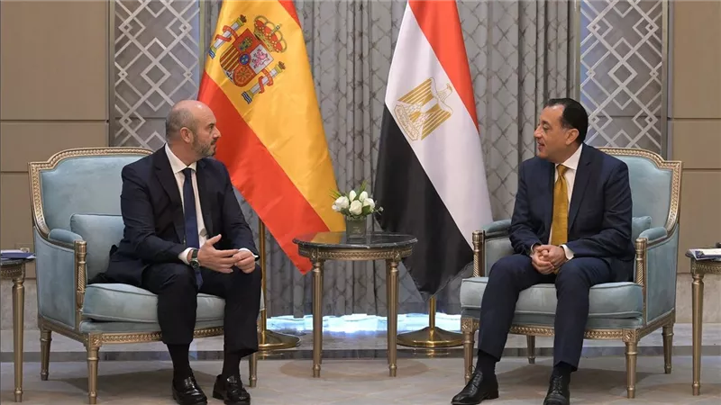 رئيس الوزراء يبحث مع رئيس مجلس الشيوخ الإسباني تعزيز التعاون المشترك