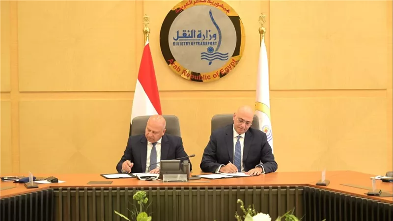 كامل الوزير يوقع مذكرة تفاهم لتوفير فرص عمل للشباب