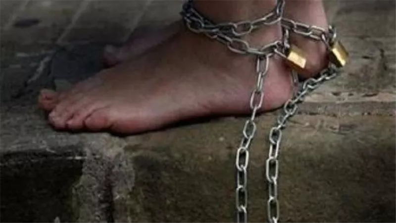 اعترافات سائق قيد أطفاله بجنزير في بولاق: 