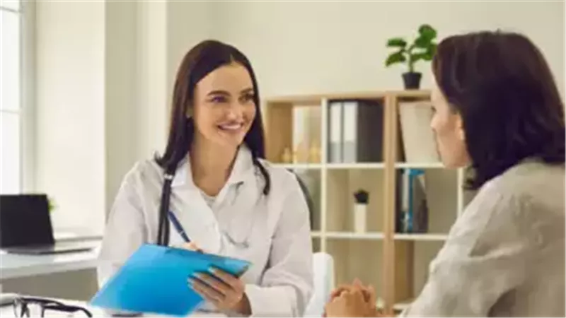 في اليوم العالمي للمرأة 2025.. عادات صباحية لتعزيز صحتها بعد العشرين