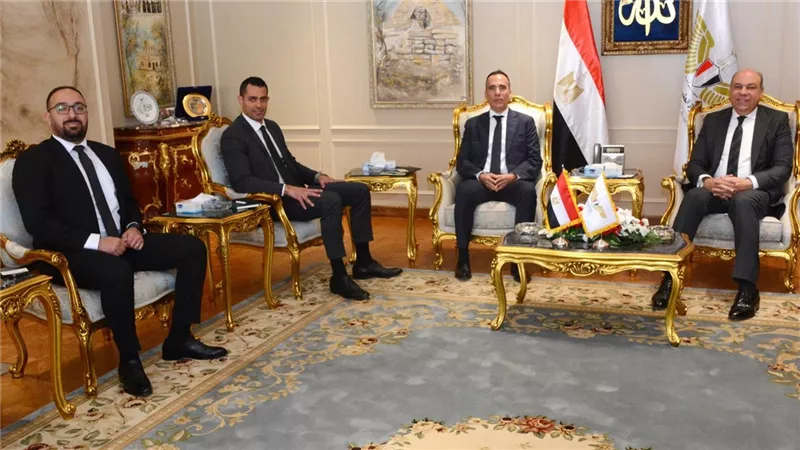 أنظمة ذكية في المطارات المصرية.. تفاصيل لقاء وزير الطيران مع وفد عالمي