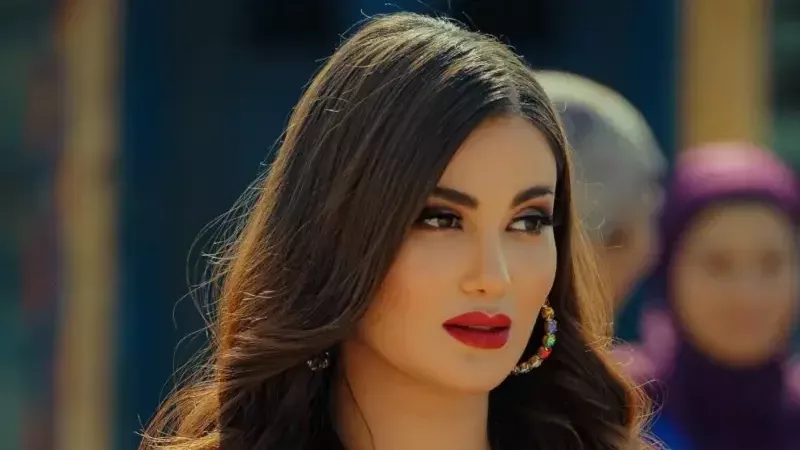 هدى الأتربي تثير الجدل بمقارنة نفسها بالسندريلا 