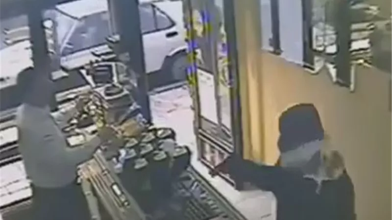 مشغولات ذهبية و300 ألف جنيه.. تفاصيل سرقة محل جواهرجي شهير بالمهندسين
