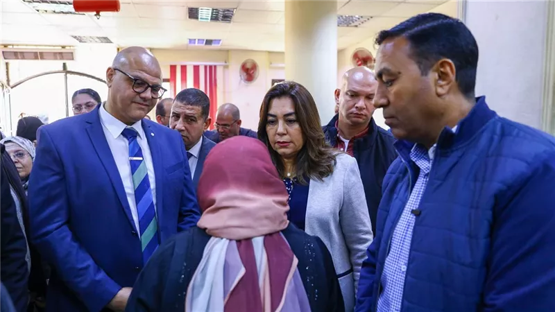وزيرة التنمية المحلية تحذر الموظفين: «مش عاوزين روتين نزهق بيه الناس»