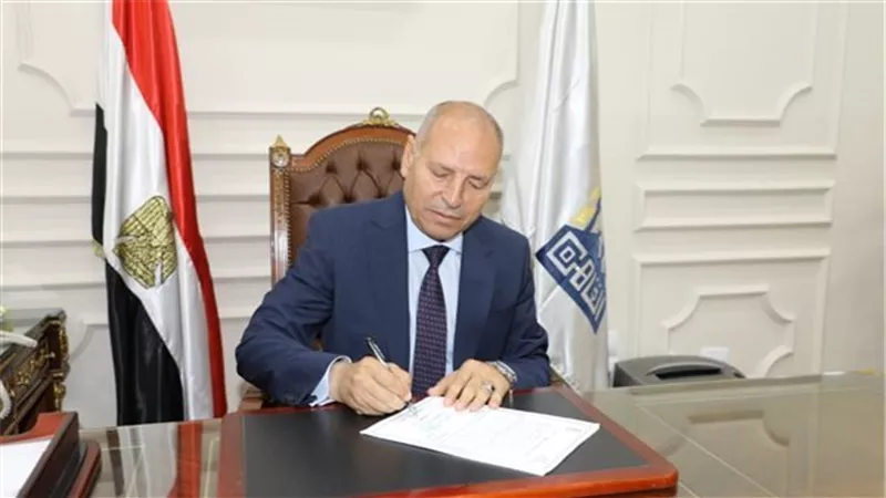 محافظ القاهرة يجري حركة تغييرات محدودة بين رؤساء الأحياء