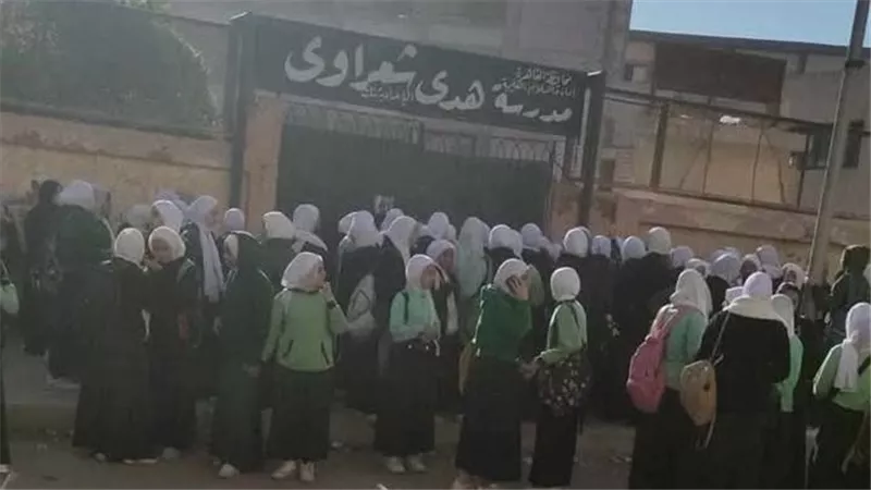صور| ذعر داخل مدرسة هدى شعراوي بالسلام بسبب حريق 