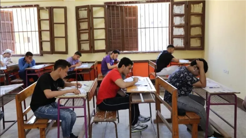ما الفرق بين الثانوية العامة والبكالوريا؟.. استبيان عاجل على «تختة» طلاب الإعدادية