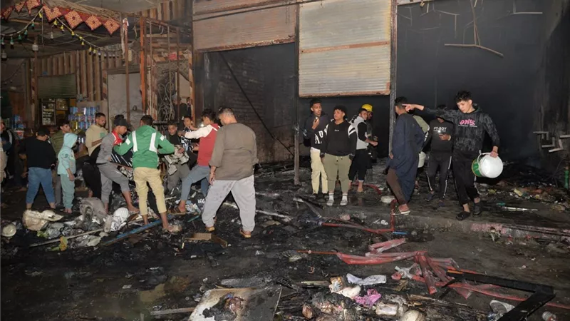 حريق هائل يلتهم 9 محال تجارية في أسيوط ويخلف خسائر بالملايين