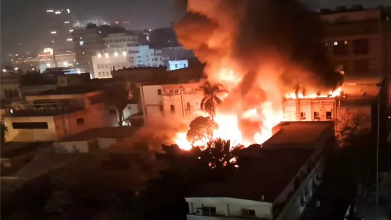 حريق هائل في المعامل المركزية لوزارة الصحة ومحاولات للسيطرة عليه