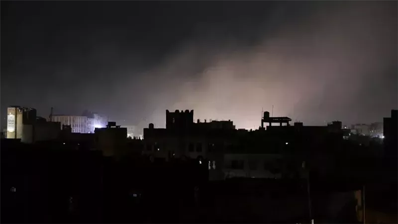 عاجل| مقتل وإصابة 18 يمنيًا في غارات أمريكية على صنعاء