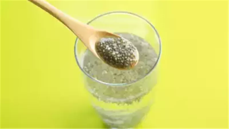 لماذا يجب شرب ماء بذور الشيا ليلاً؟ فوائد مذهلة لا تتخيلها