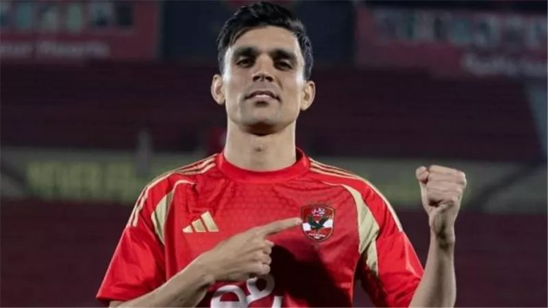 بن شرقي يكشف السر وراء انضمامه للأهلي 