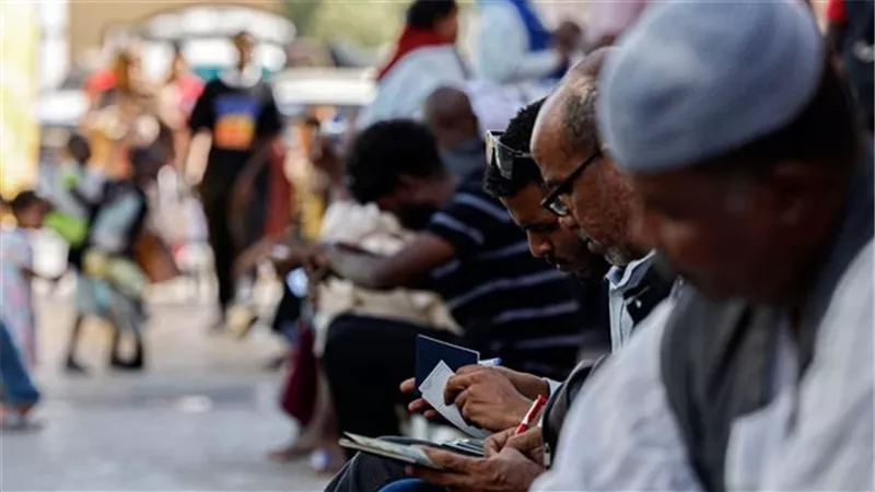 الحكومة تعمل على حصر التكلفة الاقتصادية للاجئين والوافدين