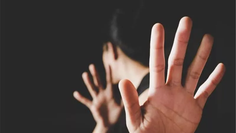 ضحية تفوقها الدراسي.. القصة الكاملة لتشويه وجه طالبة بمدرسة في أكتوبر