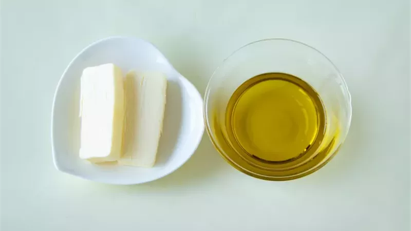 أيهمـا يطيل العمر؟.. دراسة تكشف الفرق بين الزبدة والزيوت النباتية