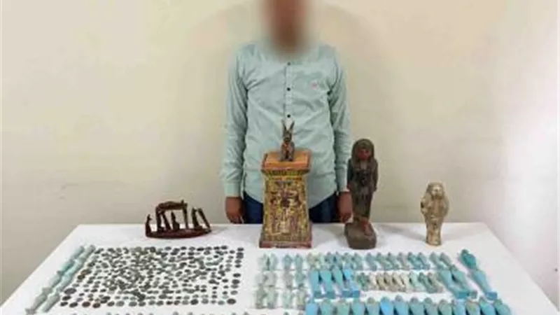 بحوزته 390 قطعة.. القبض على أخطر تاجر آثار في أسيوط