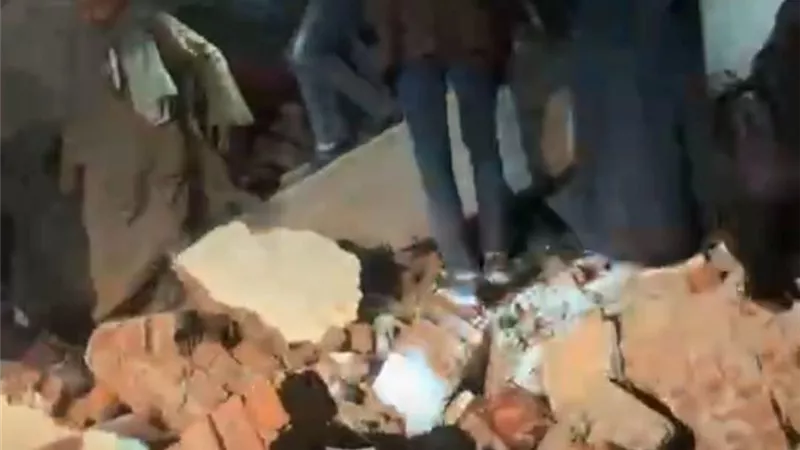 نيابة أبوتيج تحقق في مصرع 5 أشخاص بانهيار عقار بأسيوط