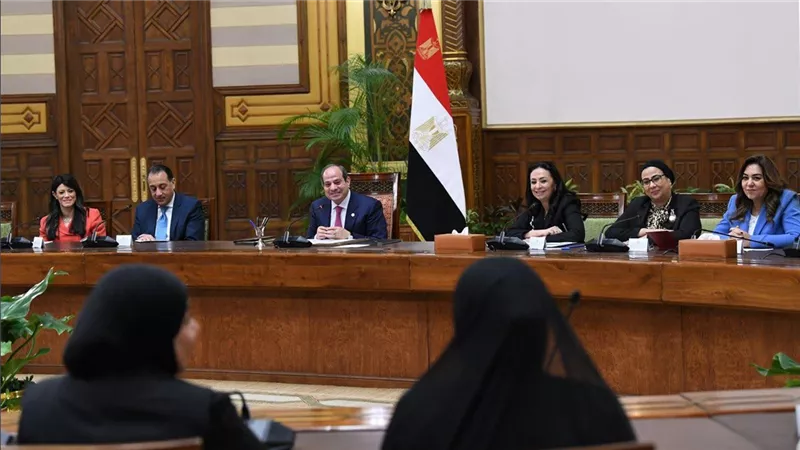 الرئيس السيسي يشيد بدور المرأة المصرية في بناء الدولة وتنميتها