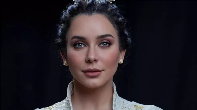 سلاف فواخرجي ترد على التصنيفات السياسية وتكشف عن تجربتها الصعبة في سوريا